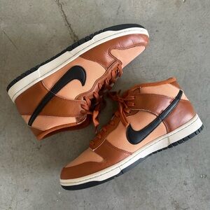 Nike Men's Leather Sneakers in Brown and Tan